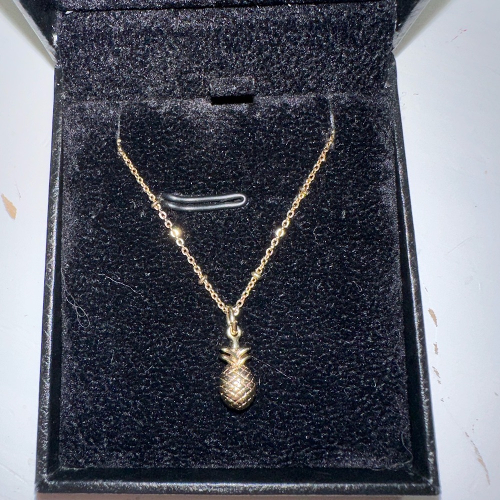 Cute gold pineapple necklace